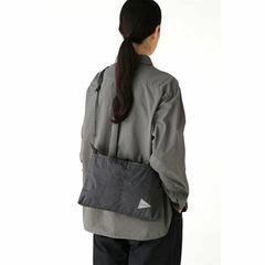 and wander(アンドワンダー) |シル サコッシュ