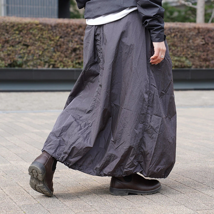 アクシーズクインモディファイド]ナイロンタフタイージースカート