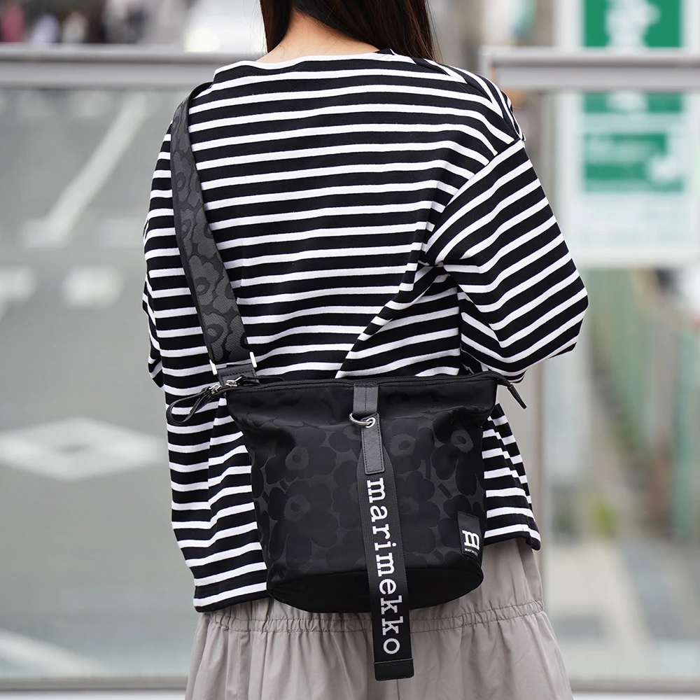 マリメッコ　ショルダーバッグ　ウニッコ　marimekko マリメッコ]キャリー オール ウニッコ / MARIMEKKO（マリメッコ