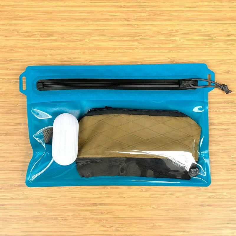 ナイトアイズ]RUNOFF™ WATERPROOF MEDIUM TRAVEL POUCH