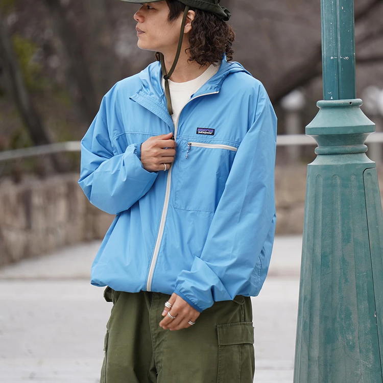patagonia アウタージャケット 2T ホワイト/ブルー　パタゴニア パタゴニア]メンズ・ライト＆バリアブル・ジャケット / patagonia