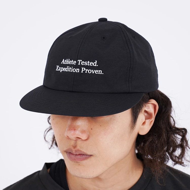 ザ・ノース・フェイス]ワードエンブロイドシックスパネルキャップ